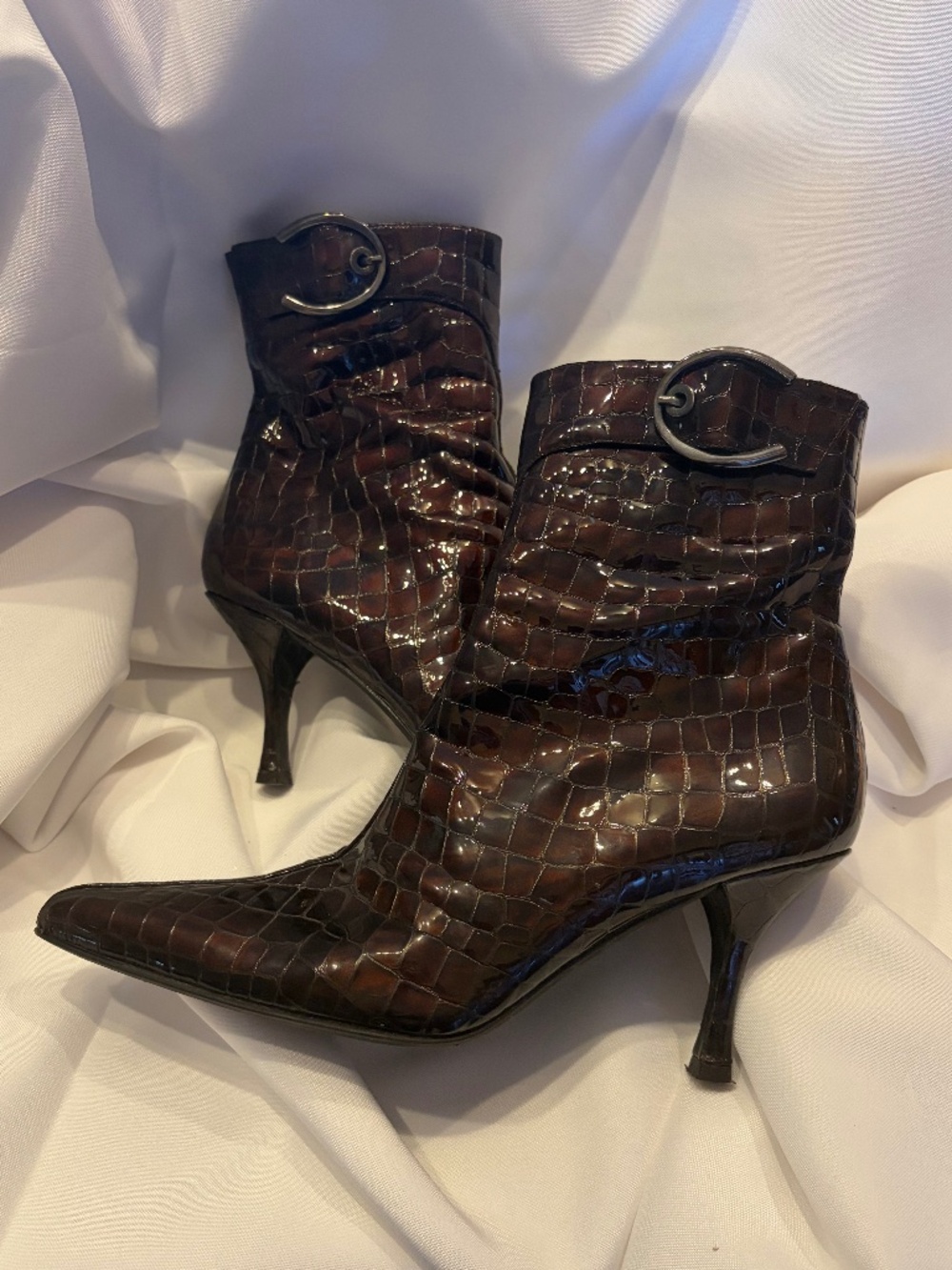 Stuart Weitzman Shiny Croc Embossed Ankle Boots | Brown w buckle Sz 9.5